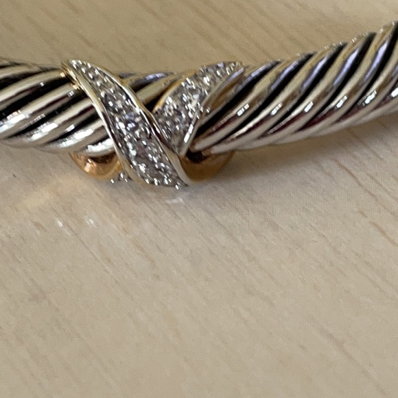 Pair Of Two-Toned Cable Style Bangles - Picture 5 of 9